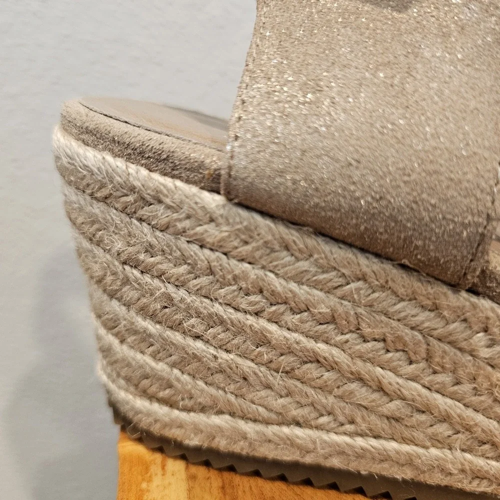 Eileen Fisher see photos